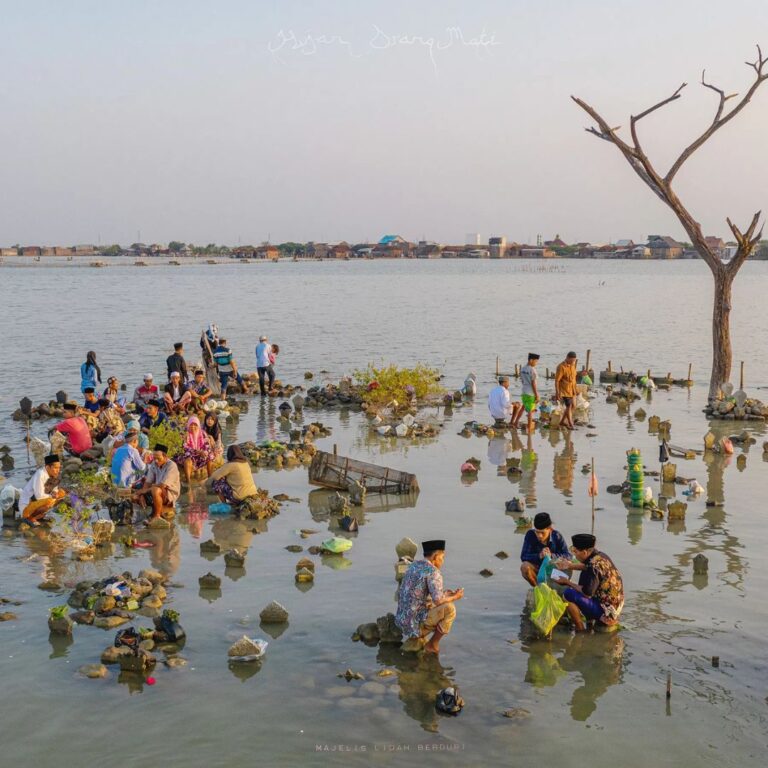 Hujan Orang Mati dan Sorrow Sense of Life