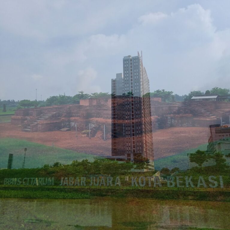 Di Tepi Kali Bekasi dan Puisi Lainnya