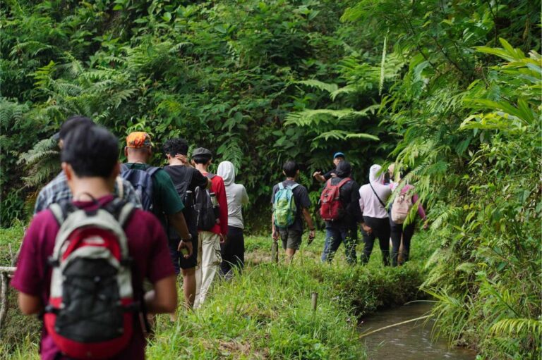 Nalusur Lembur Sebagai Seni Jalan-Kaki